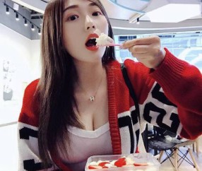 宝宝腹胀恶心吐发烧怎么办